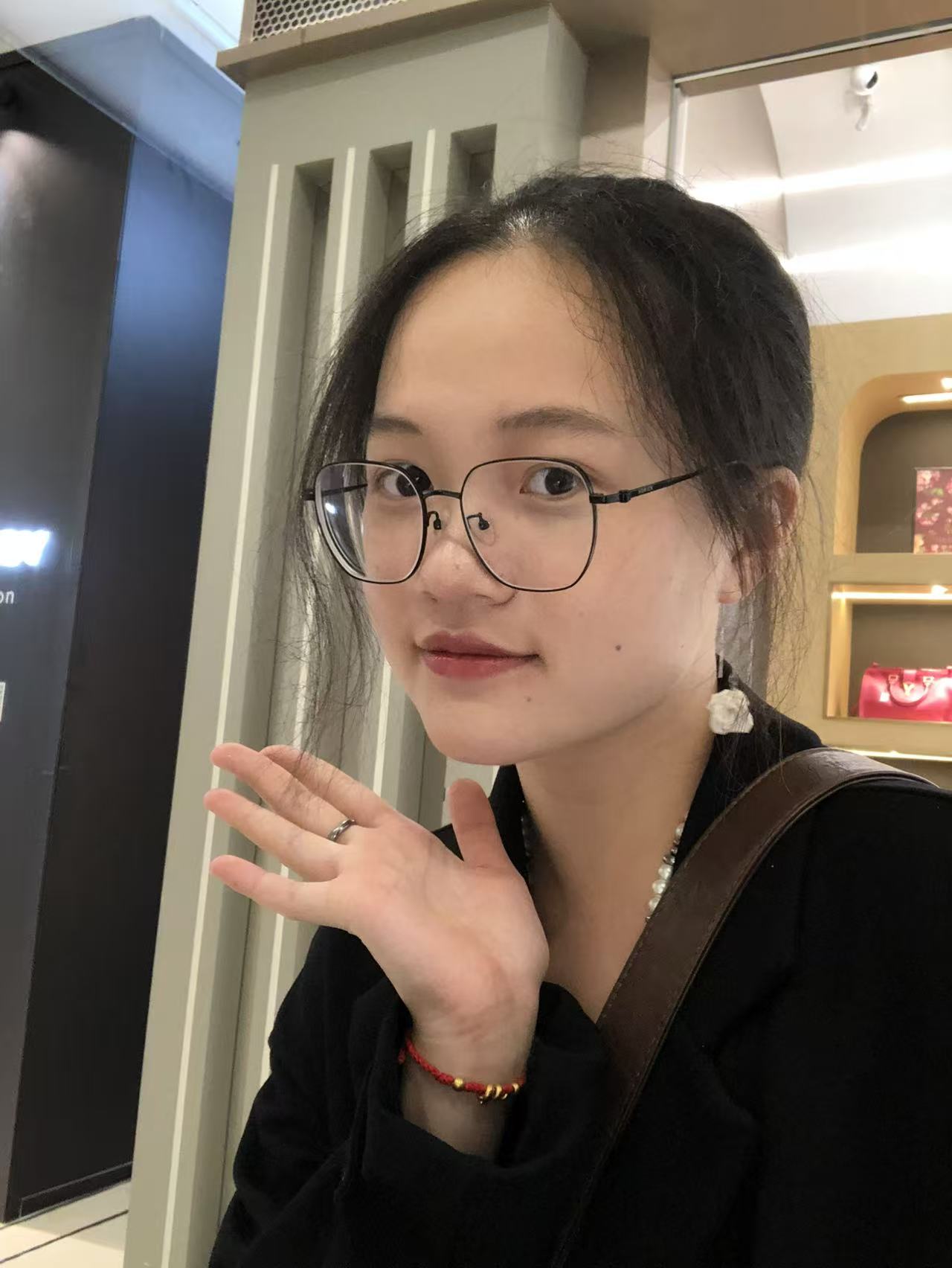 杨莹近景照片
